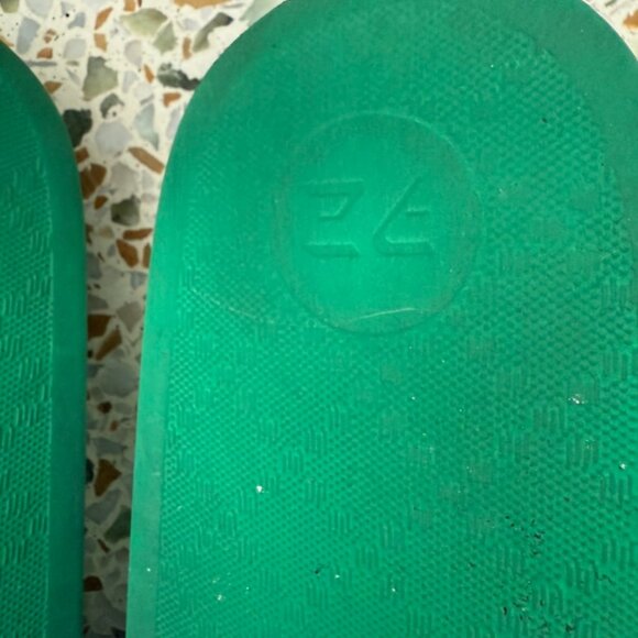 Gucci logo green rubber slides size 39 - Picture 8 of 10